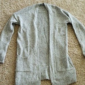 Grey small cardigan with front pockets